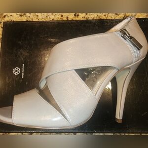 Boutique 9 Light Grey Leather Heel